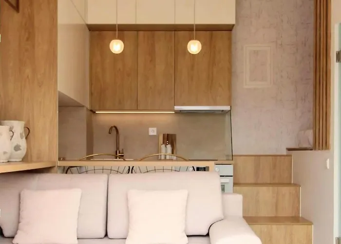 Beautiful And Cosy Rooftop Studio - Fantastic View, Next To Athens Tower