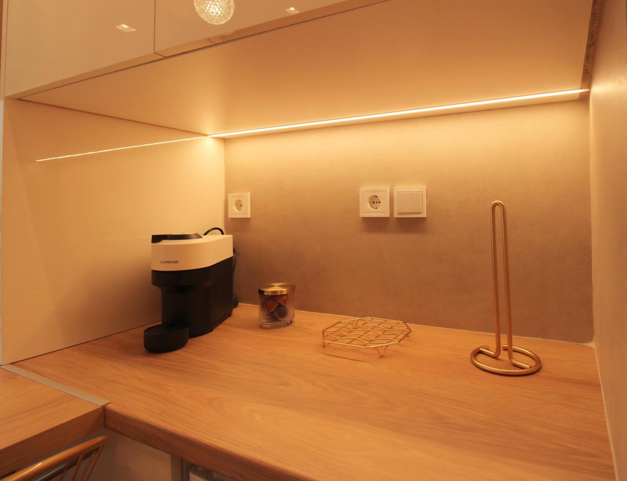 Beautiful And Cosy Rooftop - Fantastic View, Next To Tower Apartment *